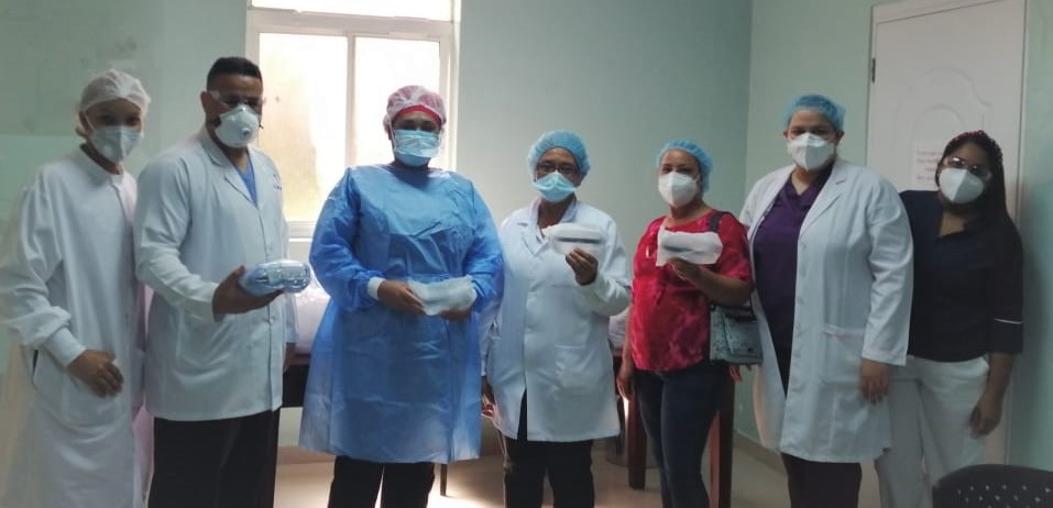 Read more about the article Hospital Estrella Ureña entrega gafas protectoras a enfermeras
