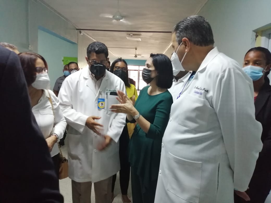 Raquel Arbaje asegura apoyo a hospital Presidente Estrella Ureña